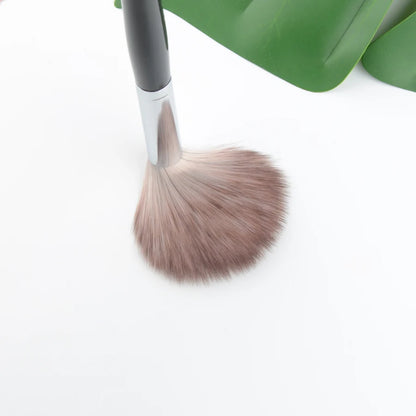 1 piece Powder Fan Highlighter #93 Pro Featherweight Blending brush Makeup brushes Make-up brush blush Tools Cosmetics [CSM]